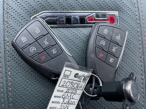 Used 2025 GMC Yukon AT4 w/ AT4 Premium Package AWD/4WD image 21