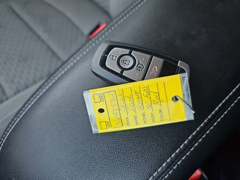 Used 2022 Ford Escape SE w/ SE Sport Appearance Package image 32