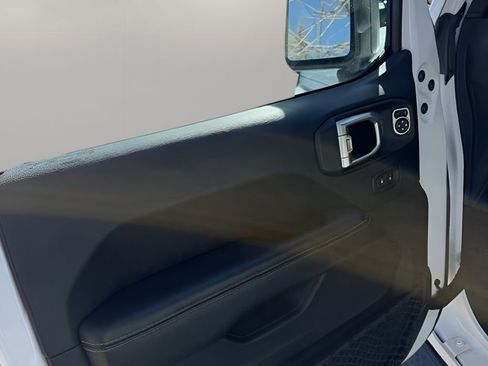 Used 2018 Jeep Wrangler Unlimited Sahara w/ Cold Weather Group image 25