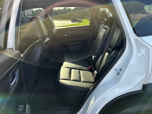 Used 2023 Nissan Rogue SL FWD image 14