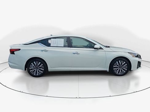 Used 2025 Nissan Altima 2.5 SV w/ SV Premium Package FWD image 5