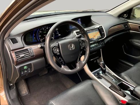 Used 2017 Honda Accord Touring image 18