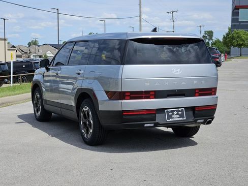 Used 2024 Hyundai Santa Fe SE FWD image 3