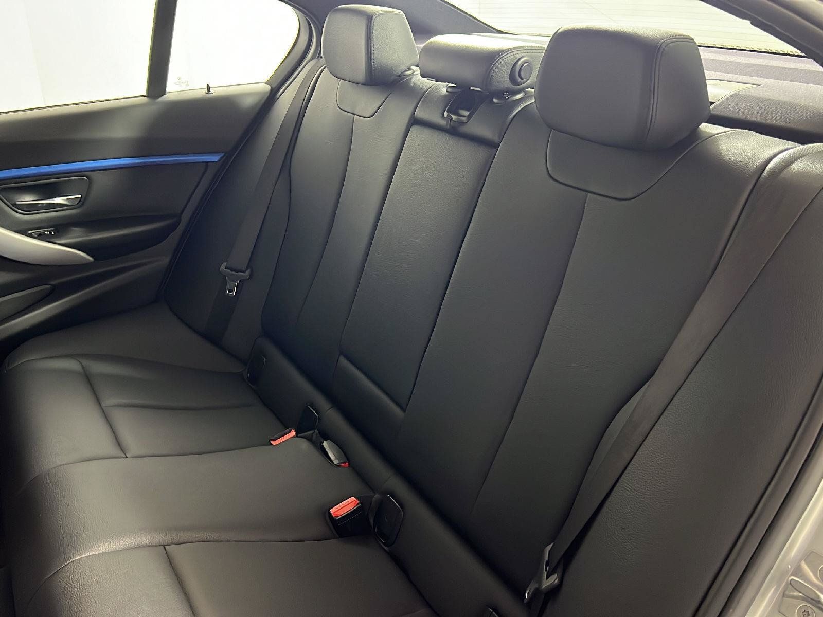 Used 2017 BMW 330i xDrive Sedan AWD/4WD image 4
