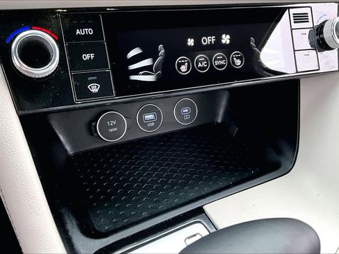 Used 2025 Genesis G70 2.5T RWD image 31