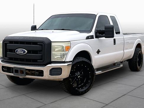 Used 2011 Ford F250 XL w/ XL Value Pkg image 2