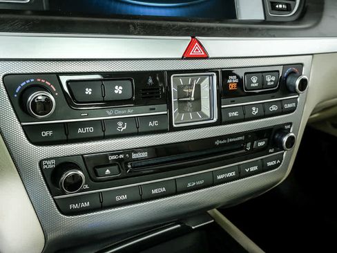 Used 2018 Genesis G80 3.8 w/ Option Group 03 image 17