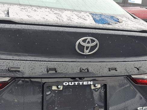 Used 2025 Toyota Camry SE image 28