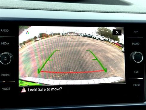 Certified 2022 Volkswagen Taos SE image 25