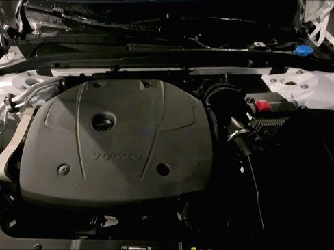 Used 2022 Volvo V60 T5 Cross Country image 30