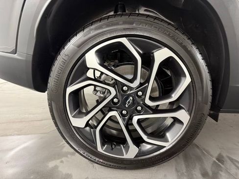 Certified 2025 Chevrolet Trax RS w/ Driver Confidence Package image 11