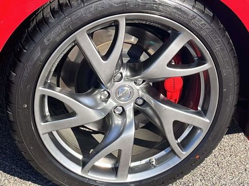 Used 2017 Nissan 370Z w/ Sport Package image 12