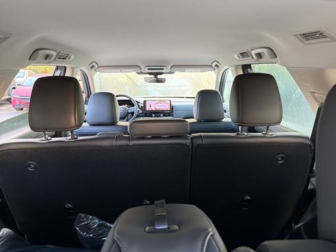New 2026 Nissan Pathfinder SL FWD image 33