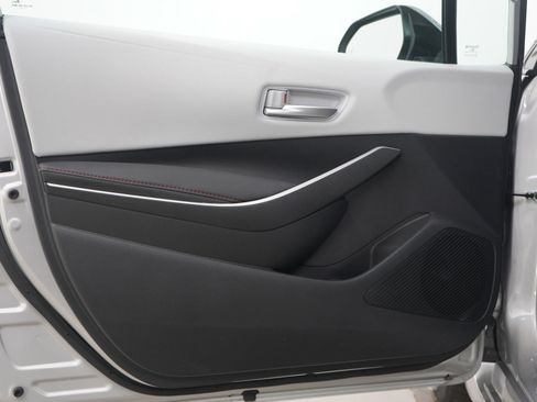 Used 2025 Toyota Corolla SE image 19