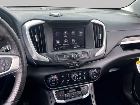 Used 2024 GMC Terrain SLE w/ Driver Convenience Package FWD image 7
