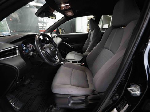 Used 2023 Toyota Corolla Cross SE image 9