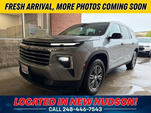 Used 2025 Chevrolet Traverse LT AWD/4WD image 1