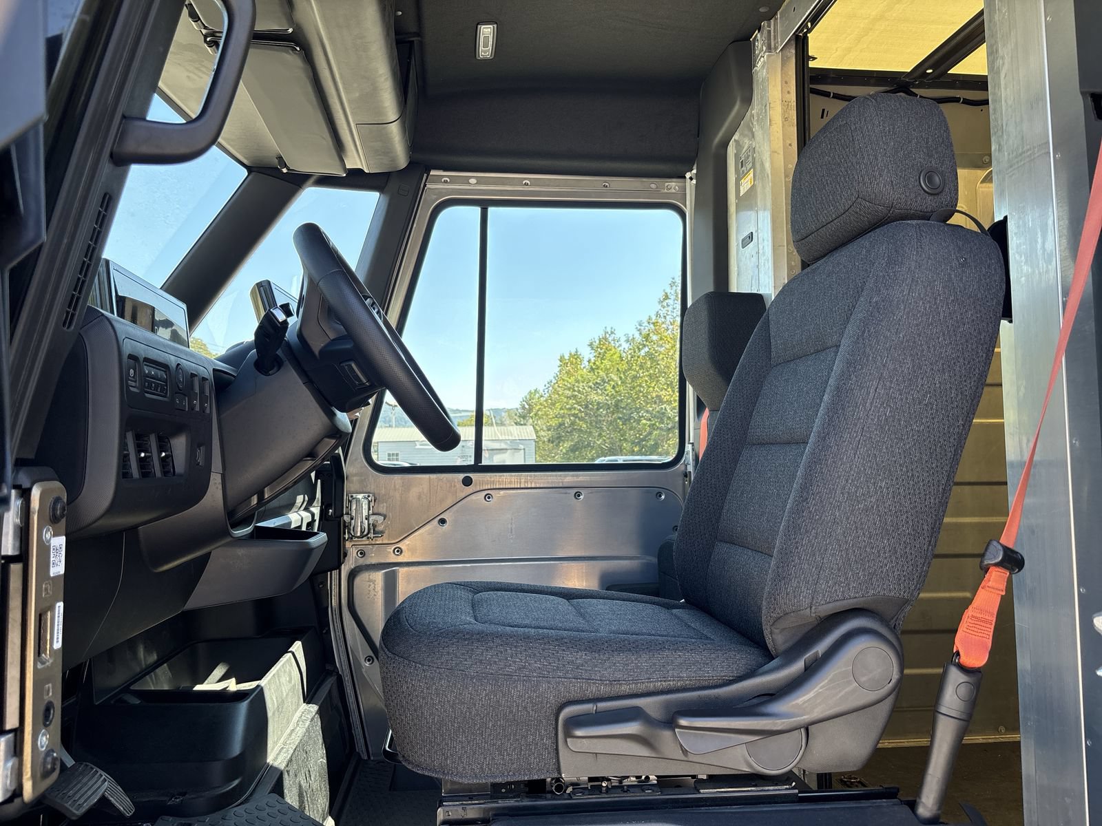 Used 2024 Chevrolet Brightdrop 600 w/ Commercial Equipment Package AWD/4WD image 11