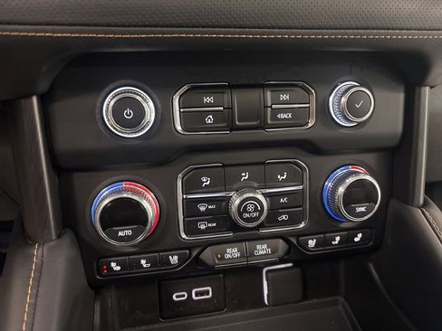 Used 2024 GMC Yukon AT4 image 25