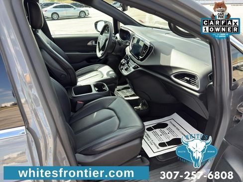 Used 2025 Chrysler Pacifica Select FWD image 10