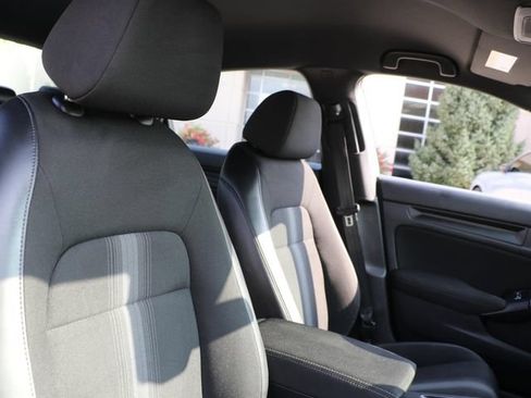 Used 2022 Honda Civic Sport image 9
