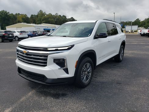 New 2026 Chevrolet Traverse LT w/ LPO, Floor Liner Package image 2