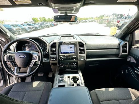 Used 2021 Ford Expedition XLT RWD image 3