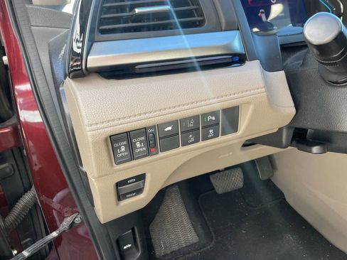 Used 2018 Honda Odyssey Elite image 17