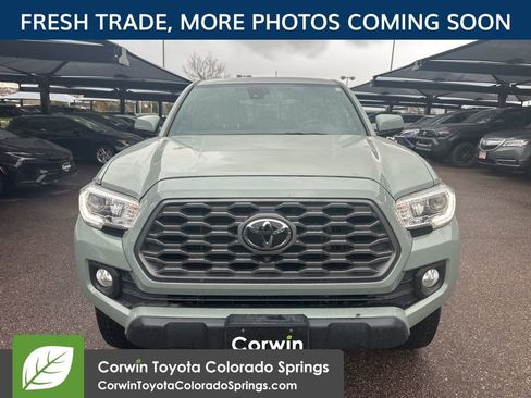 Used 2023 Toyota Tacoma TRD Off-Road w/ TRD Premium Off Road Package image 2