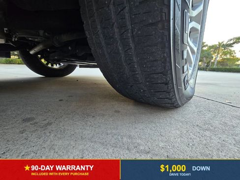 Used 2017 GMC Yukon XL SLT image 21