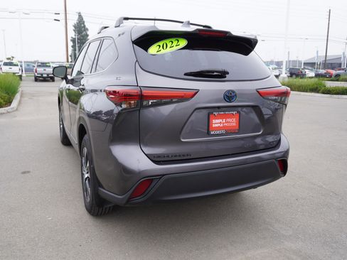 Used 2022 Toyota Highlander XLE image 9