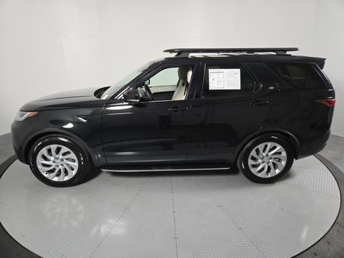 Used 2025 Land Rover Discovery S image 36