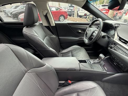 Used 2019 Lexus ES 350 Ultra Luxury w/ Accessory Package 2 FWD image 46