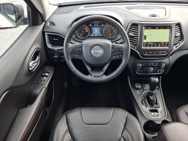 Used 2019 Jeep Cherokee Trailhawk AWD/4WD image 11