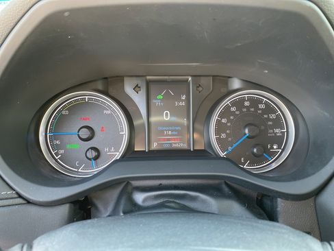 Used 2022 Toyota Venza LE image 17