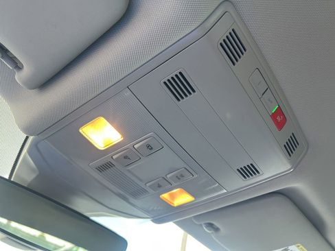 Used 2024 Volkswagen Jetta SE image 40