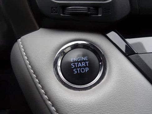 Used 2018 Toyota RAV4 Limited AWD/4WD image 15