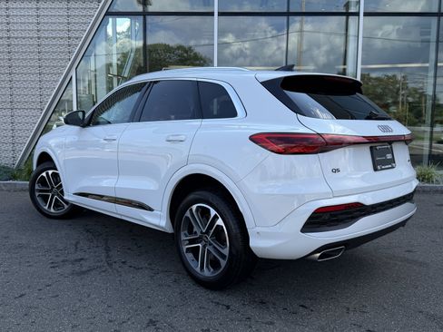Certified 2025 Audi Q5 Premium w/ Convenience Package AWD/4WD image 3