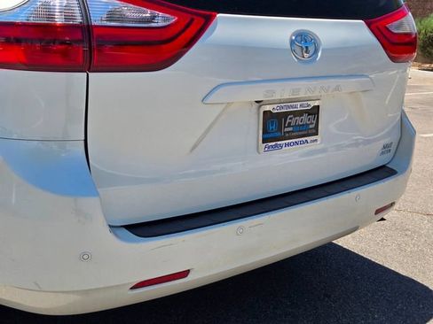 Used 2017 Toyota Sienna XLE Premium AWD/4WD image 7