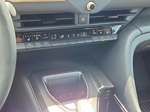Used 2024 Toyota Crown Platinum AWD/4WD image 19