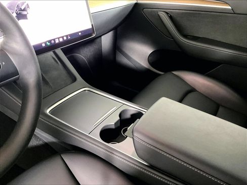 Used 2024 Tesla Model Y Long Range AWD/4WD image 15
