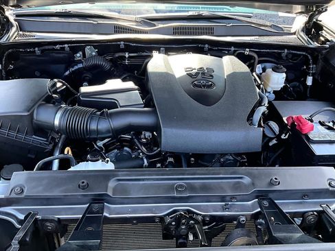 Used 2023 Toyota Tacoma SR5 AWD/4WD image 31