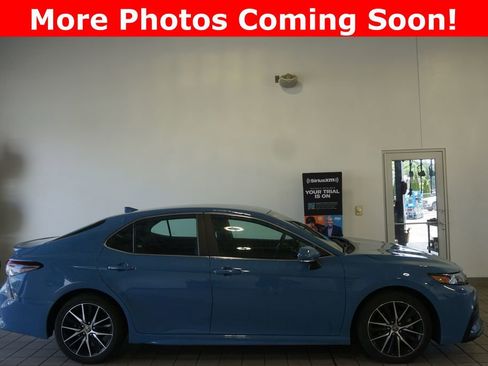Used 2023 Toyota Camry SE FWD image 2