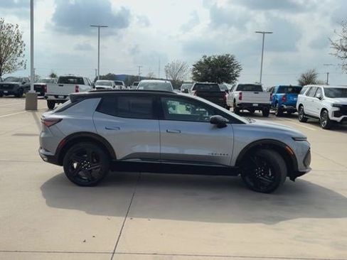 New 2026 Chevrolet Equinox EV RS image 9