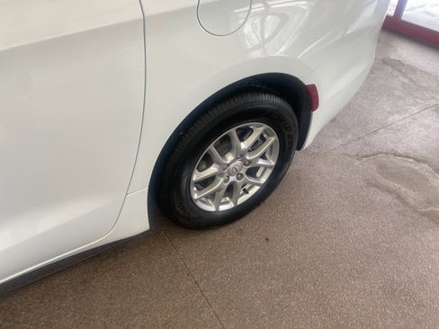 New 2026 Chrysler Pacifica Select image 6