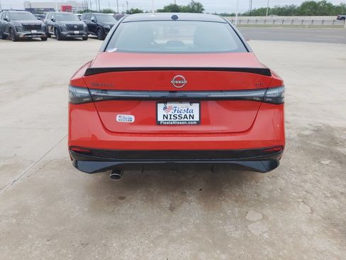 New 2026 Nissan Sentra SR w/ Floor Mat Package FWD image 6