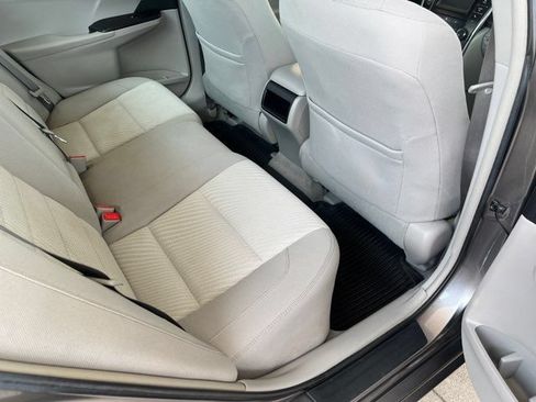 Used 2017 Toyota Camry LE FWD image 8