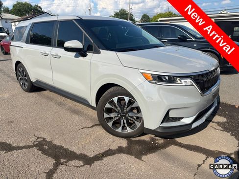 Used 2024 Kia Carnival EX FWD image 1