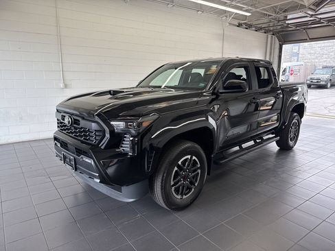 Certified 2024 Toyota Tacoma TRD Sport AWD/4WD image 4