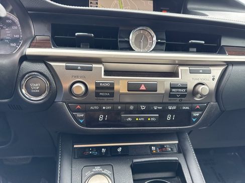Used 2018 Lexus ES 350 w/ Navigation System Package image 21